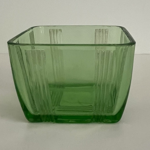 Vintage Hazel Atlas Criss Cross 4x4” Refrigerator Dish Bowl Bottom Only - Picture 2 of 3